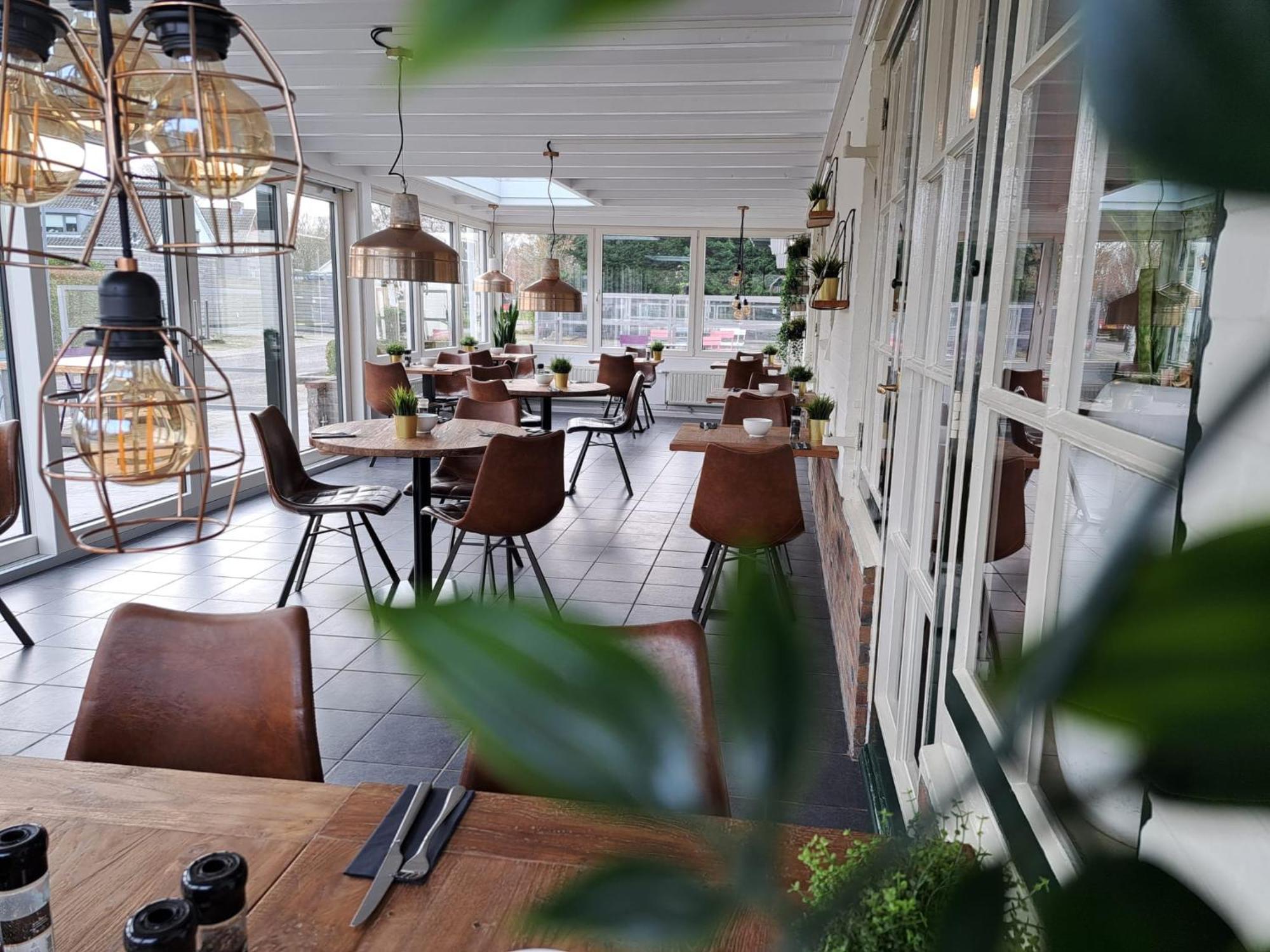 אוסטקאפלה Strandhotel Dennenbos מראה חיצוני תמונה